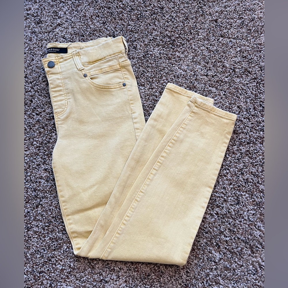 Banana yellow Gia pull on Liverpools